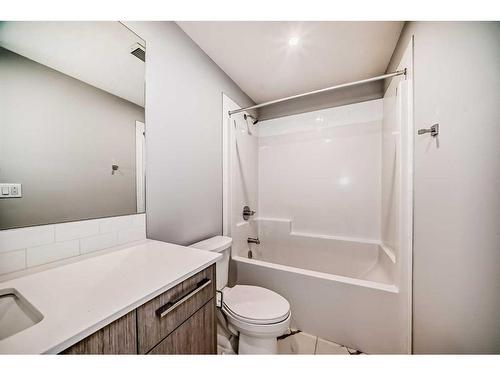 1307-681 Savanna Boulevard Ne, Calgary, AB - Indoor Photo Showing Bathroom