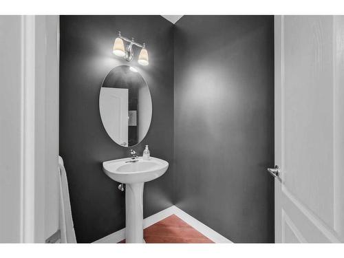 48 Auburn Sound Crescent Se, Calgary, AB - Indoor Photo Showing Bathroom