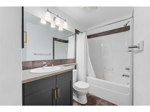 48 Auburn Sound Crescent Se, Calgary, AB - Indoor Photo Showing Bathroom