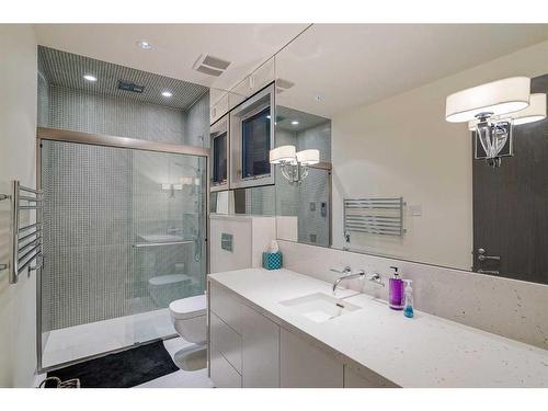 2906 Marquette Street Sw, Calgary, AB - Indoor Photo Showing Bathroom