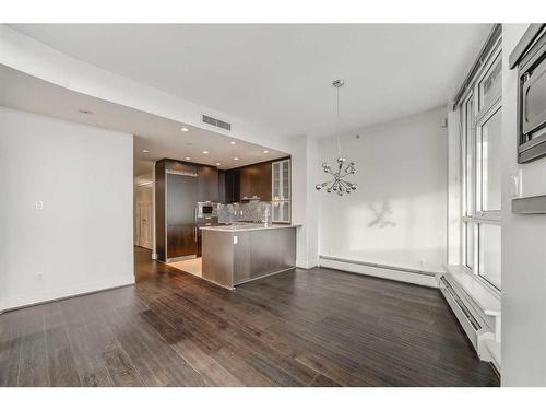 2102-99 Spruce Place Sw, Calgary, AB - Indoor Photo Showing Kitchen