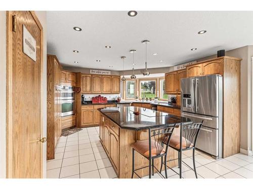 243127 Range Road 281A, Rural Rocky View County, AB - Indoor Photo Showing Kitchen With Upgraded Kitchen