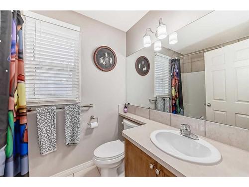 559 Auburn Bay Heights Se, Calgary, AB - Indoor Photo Showing Bathroom
