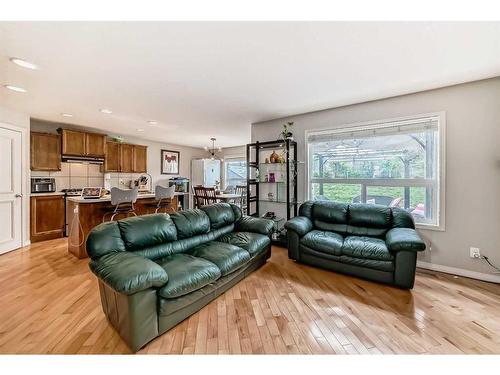 559 Auburn Bay Heights Se, Calgary, AB - Indoor Photo Showing Living Room