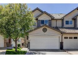 15 Royal Crest Court NW Calgary, AB T3G 5W3