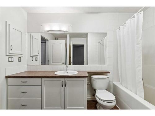 134-3111 34 Avenue Nw, Calgary, AB - Indoor Photo Showing Bathroom