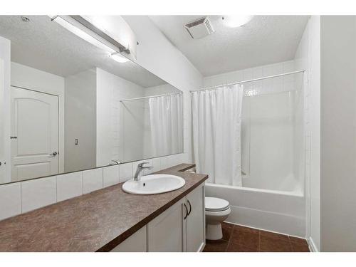 134-3111 34 Avenue Nw, Calgary, AB - Indoor Photo Showing Bathroom