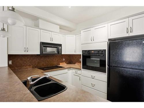 134-3111 34 Avenue Nw, Calgary, AB - Indoor Photo Showing Kitchen With Double Sink
