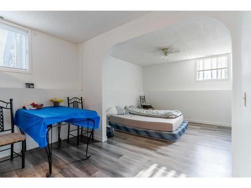 1727 12 Avenue Sw, Calgary, AB - Indoor Photo Showing Bedroom