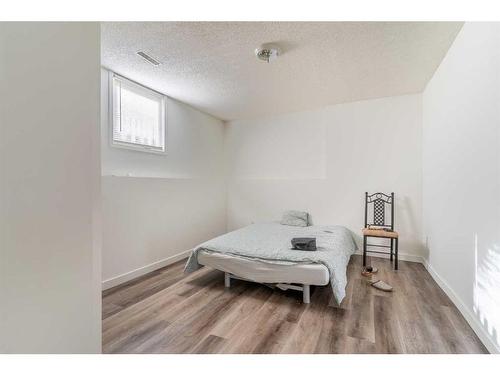 1727 12 Avenue Sw, Calgary, AB - Indoor Photo Showing Bedroom