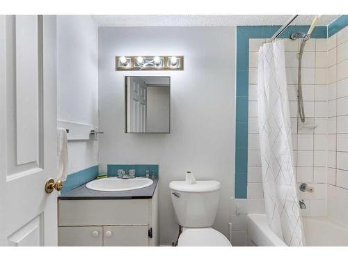 1727 12 Avenue Sw, Calgary, AB - Indoor Photo Showing Bathroom