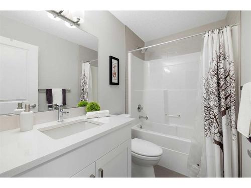 711 Shawnee Drive Sw, Calgary, AB - Indoor Photo Showing Bathroom