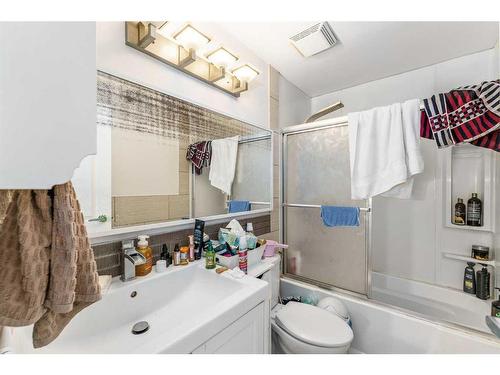 42 Erin Ridge Road Se, Calgary, AB - Indoor Photo Showing Bathroom