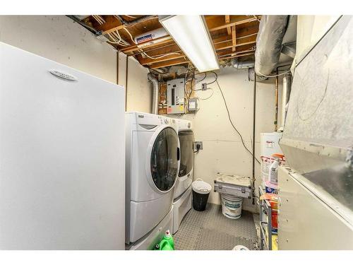 42 Erin Ridge Road Se, Calgary, AB - Indoor Photo Showing Laundry Room