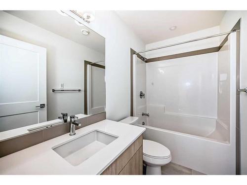6404-200 Seton Circle Se, Calgary, AB - Indoor Photo Showing Bathroom