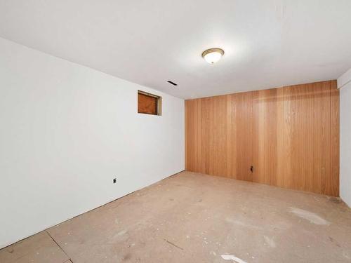 3003 28A Street Se, Calgary, AB - Indoor Photo Showing Other Room