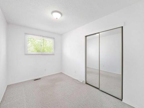 3003 28A Street Se, Calgary, AB - Indoor Photo Showing Other Room