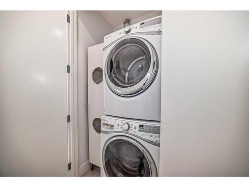 307-1611 28 Avenue Sw, Calgary, AB - Indoor Photo Showing Laundry Room