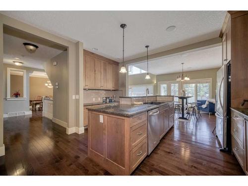 19 Aspen Meadows Manor Sw, Calgary, AB - Indoor Photo Showing Kitchen With Upgraded Kitchen