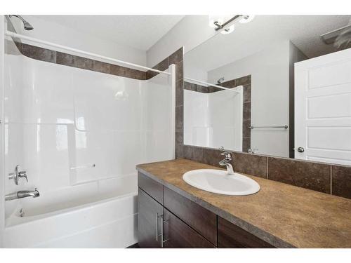 333-130 New Brighton Way Se, Calgary, AB - Indoor Photo Showing Bathroom