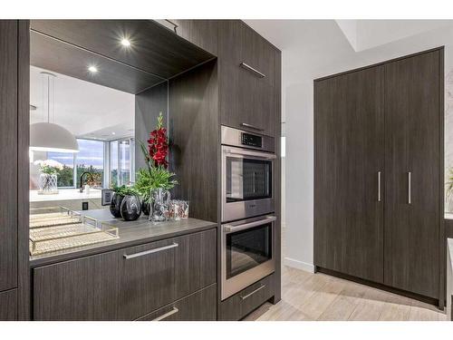 708-1020 9 Avenue Se, Calgary, AB - Indoor Photo Showing Kitchen