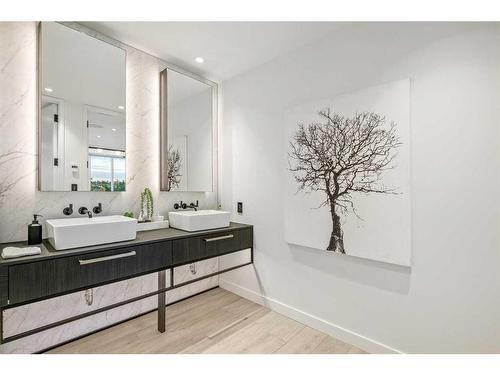 708-1020 9 Avenue Se, Calgary, AB - Indoor Photo Showing Bathroom