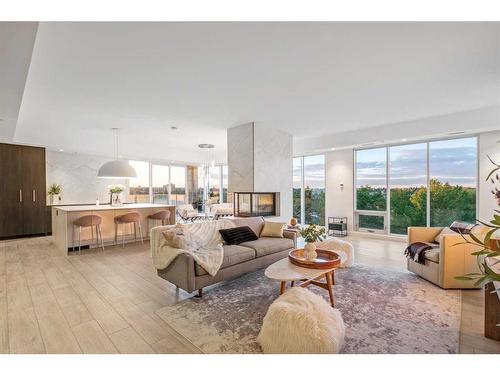 708-1020 9 Avenue Se, Calgary, AB - Indoor Photo Showing Living Room