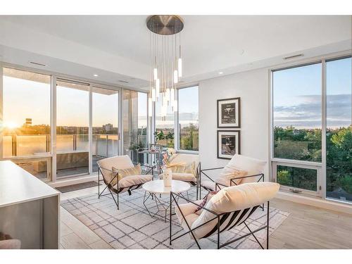 708-1020 9 Avenue Se, Calgary, AB - Indoor Photo Showing Living Room