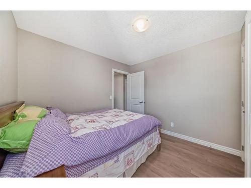 41 Sherwood Heights Nw, Calgary, AB - Indoor Photo Showing Bedroom