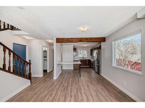 42 Dalhousie Crescent Nw, Calgary, AB - Indoor Photo Showing Other Room