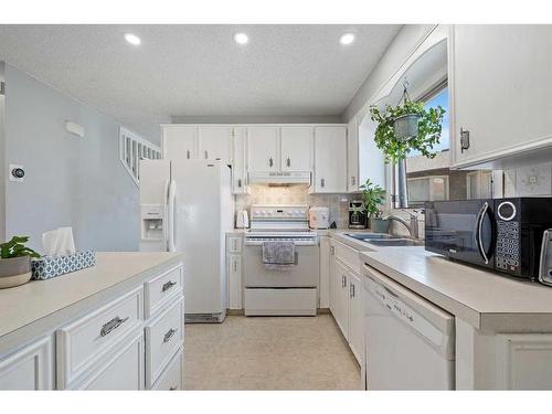 315 Ranchlands Court Nw, Calgary, AB - Indoor Photo Showing Kitchen With Double Sink