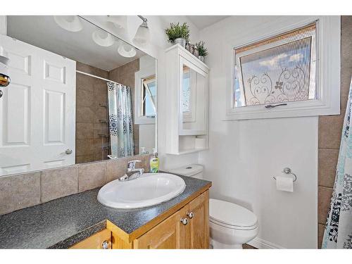 315 Ranchlands Court Nw, Calgary, AB - Indoor Photo Showing Bathroom