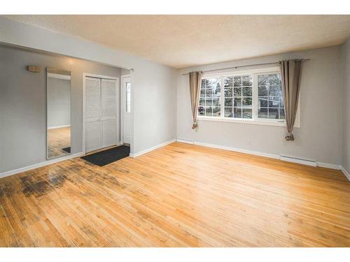 4807 Brisebois Drive Nw, Calgary, AB - Indoor Photo Showing Other Room