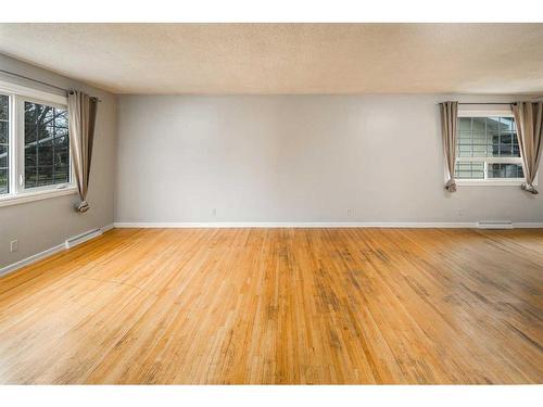 4807 Brisebois Drive Nw, Calgary, AB - Indoor Photo Showing Other Room