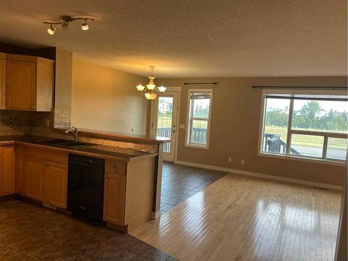 49 Citadel Estates Terrace Nw, Calgary, AB - Indoor Photo Showing Kitchen