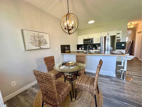 136 Everridge Gardens Sw, Calgary, AB - Indoor Photo Showing Dining Room