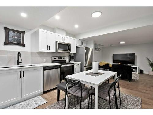 16 Legacy Glen Green Se, Calgary, AB - Indoor Photo Showing Kitchen With Upgraded Kitchen