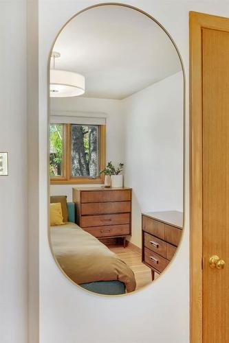 2919 14 Avenue Nw, Calgary, AB - Indoor Photo Showing Bedroom