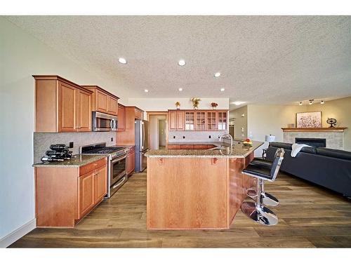 12 Crestmont Way Sw, Calgary, AB - Indoor Photo Showing Kitchen