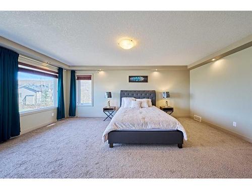 12 Crestmont Way Sw, Calgary, AB - Indoor Photo Showing Bedroom