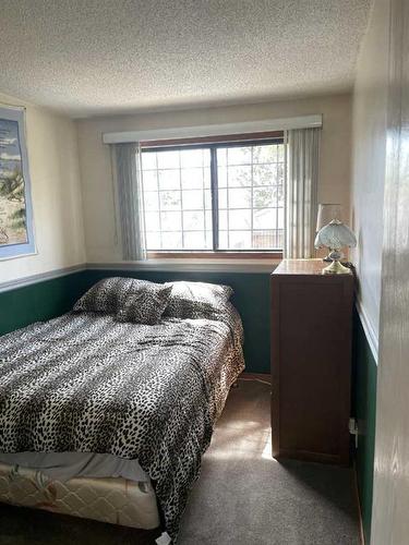 8 Abingdon Crescent Ne, Calgary, AB - Indoor Photo Showing Bedroom