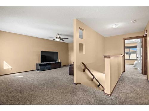 735 New Brighton Drive Se, Calgary, AB - Indoor Photo Showing Other Room