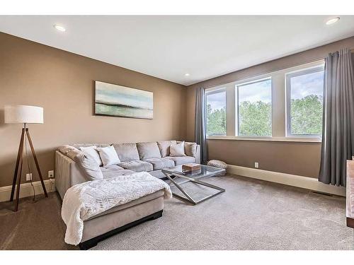 18 Ranchers Place, Okotoks, AB - Indoor Photo Showing Living Room