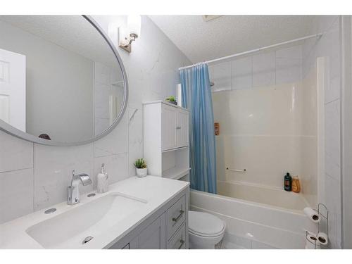 44 Covemeadow Road Ne, Calgary, AB - Indoor Photo Showing Bathroom