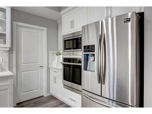 2113-550 Belmont Street Sw, Calgary, AB - Indoor Photo Showing Kitchen