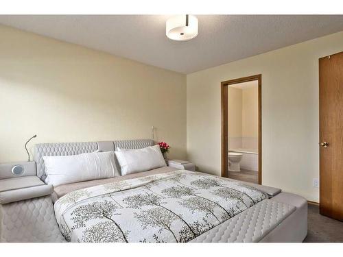 501 Hawkstone Drive Nw, Calgary, AB - Indoor Photo Showing Bedroom