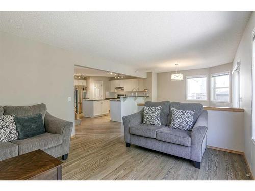 10782 Valley Springs Road Nw, Calgary, AB - Indoor Photo Showing Living Room