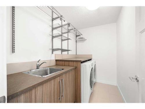 4422 17 Avenue Nw, Calgary, AB - Indoor Photo Showing Laundry Room