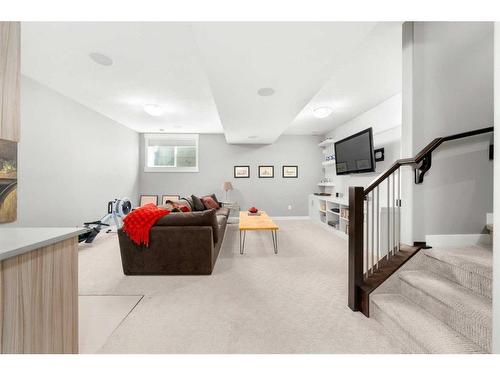 4422 17 Avenue Nw, Calgary, AB - Indoor Photo Showing Other Room