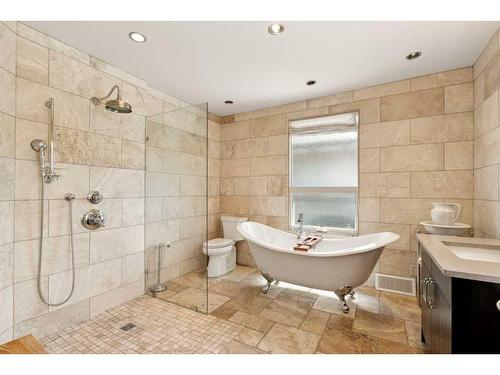 3219 Elbow Drive Sw, Calgary, AB - Indoor Photo Showing Bathroom